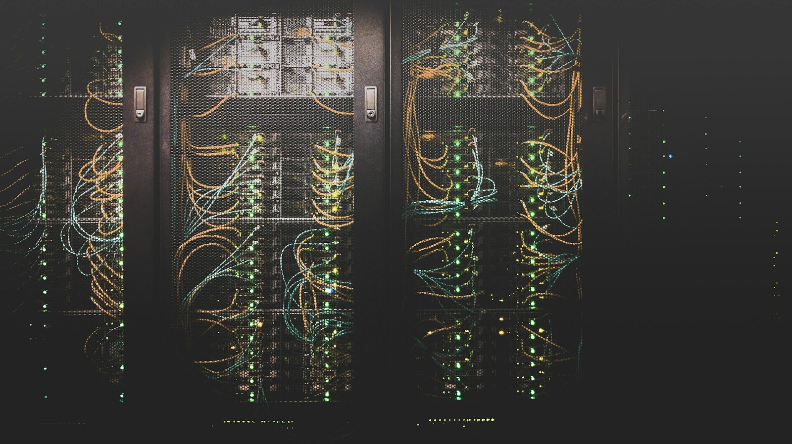 Server racks and fibre patching in a data centre